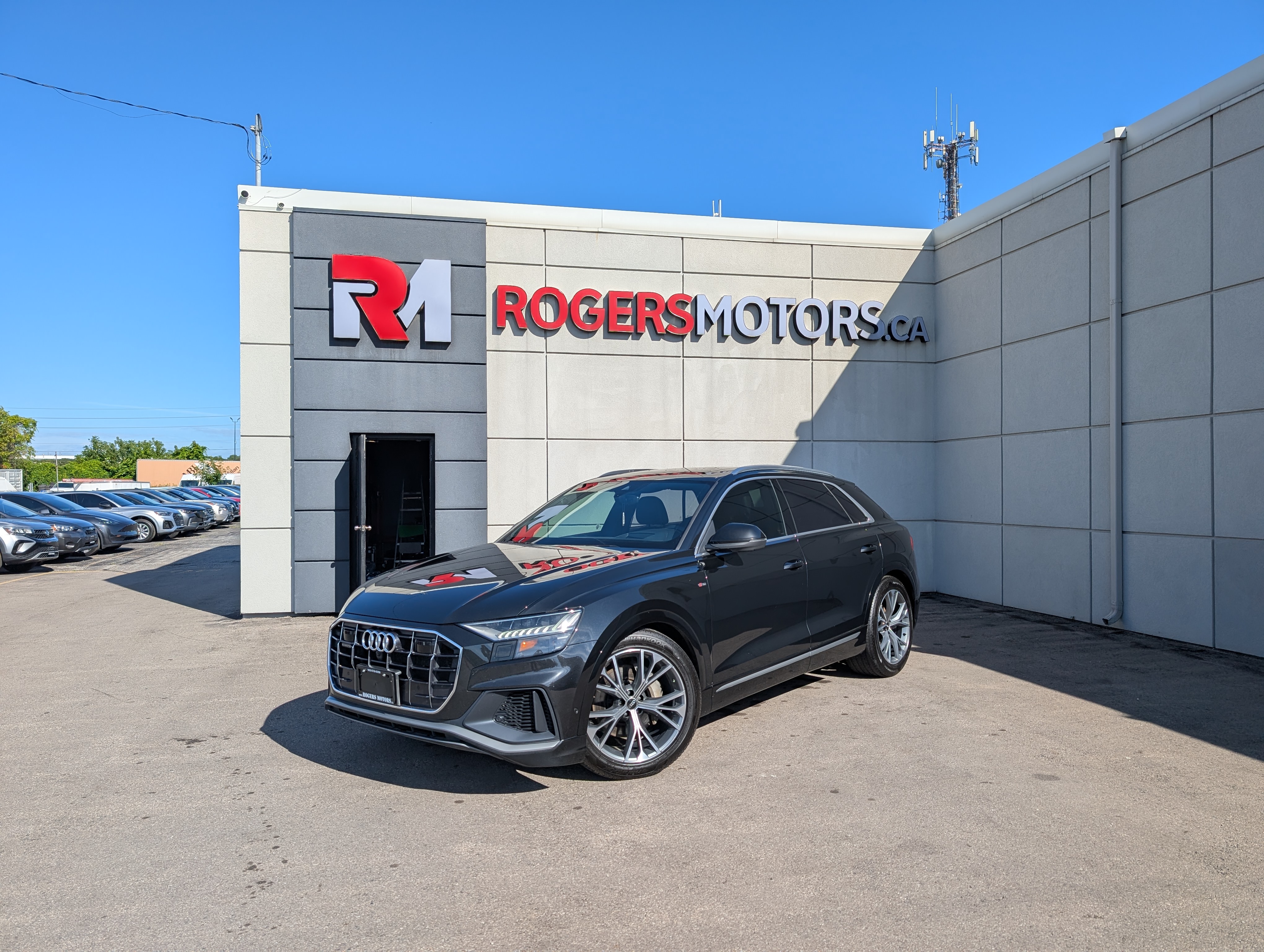 2022 Audi Q8 TECHNIK QTRO - PANO ROOF - NAVI - TECH FEATS