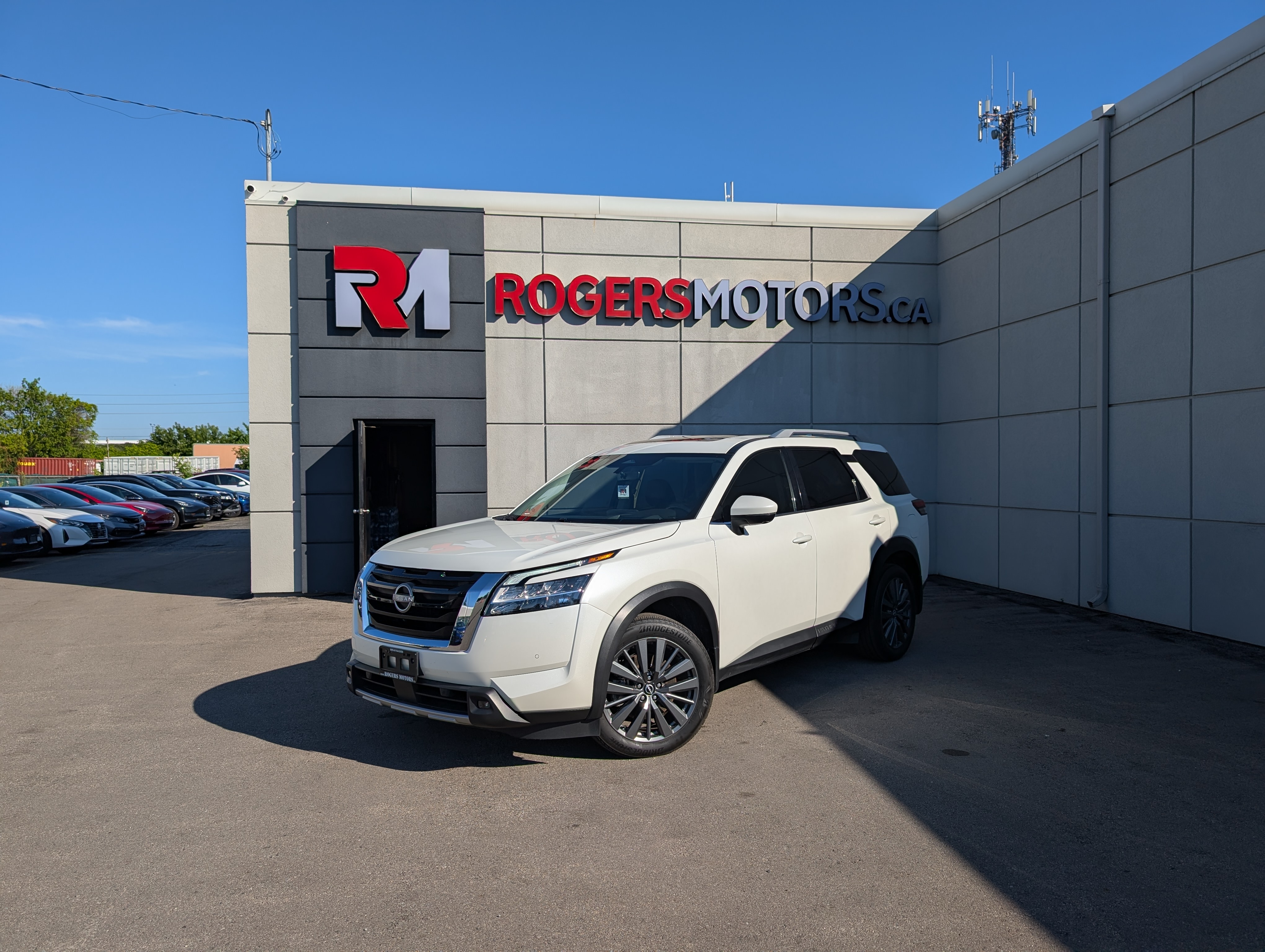 2024 Nissan Pathfinder SL 4WD - 8 PASS - PANO ROOF - NAVI - TECH FEATS