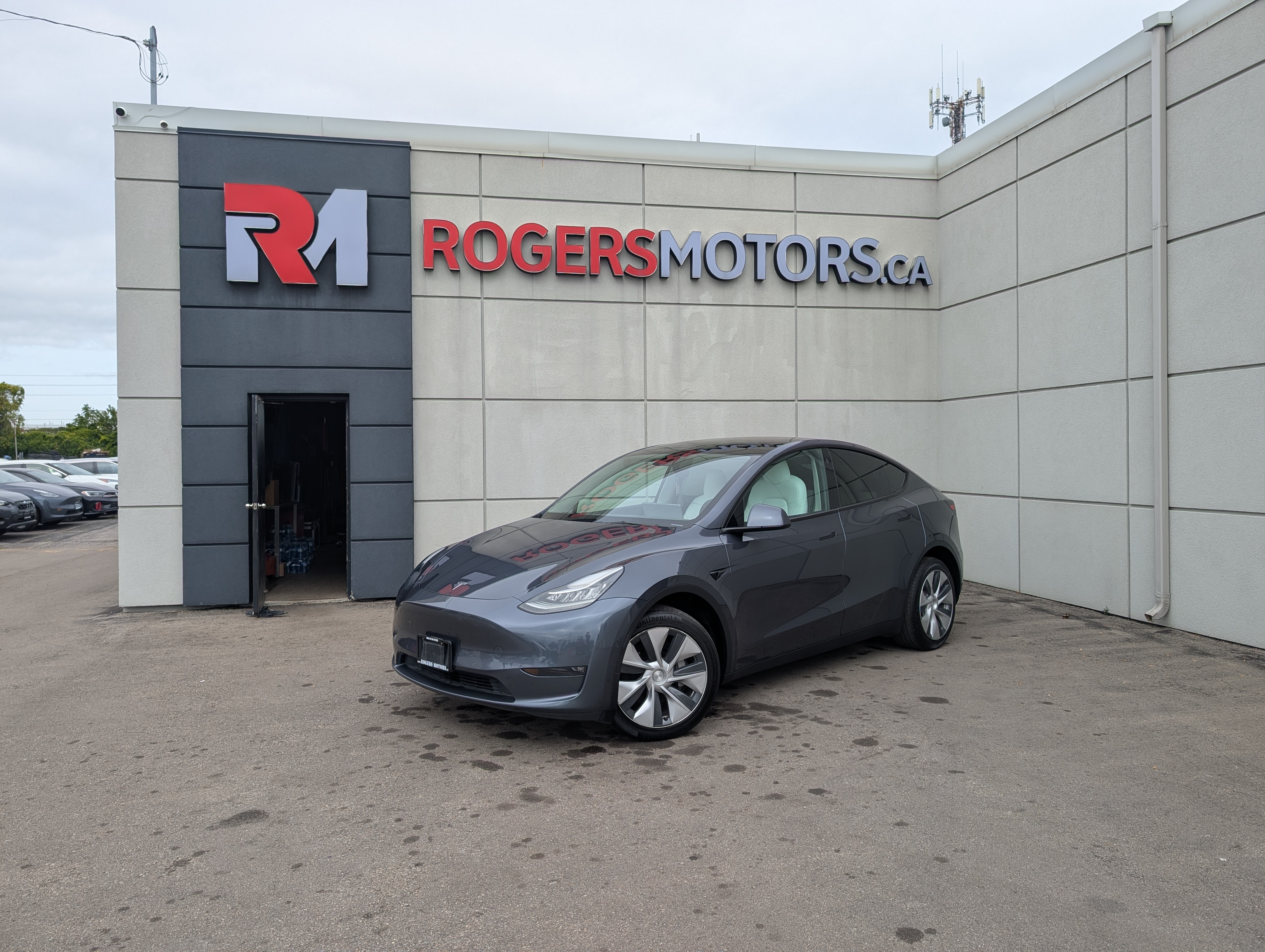 2022 Tesla Model Y LONG RANGE AWD - WHITE INTERIOR - DUAL MOTOR