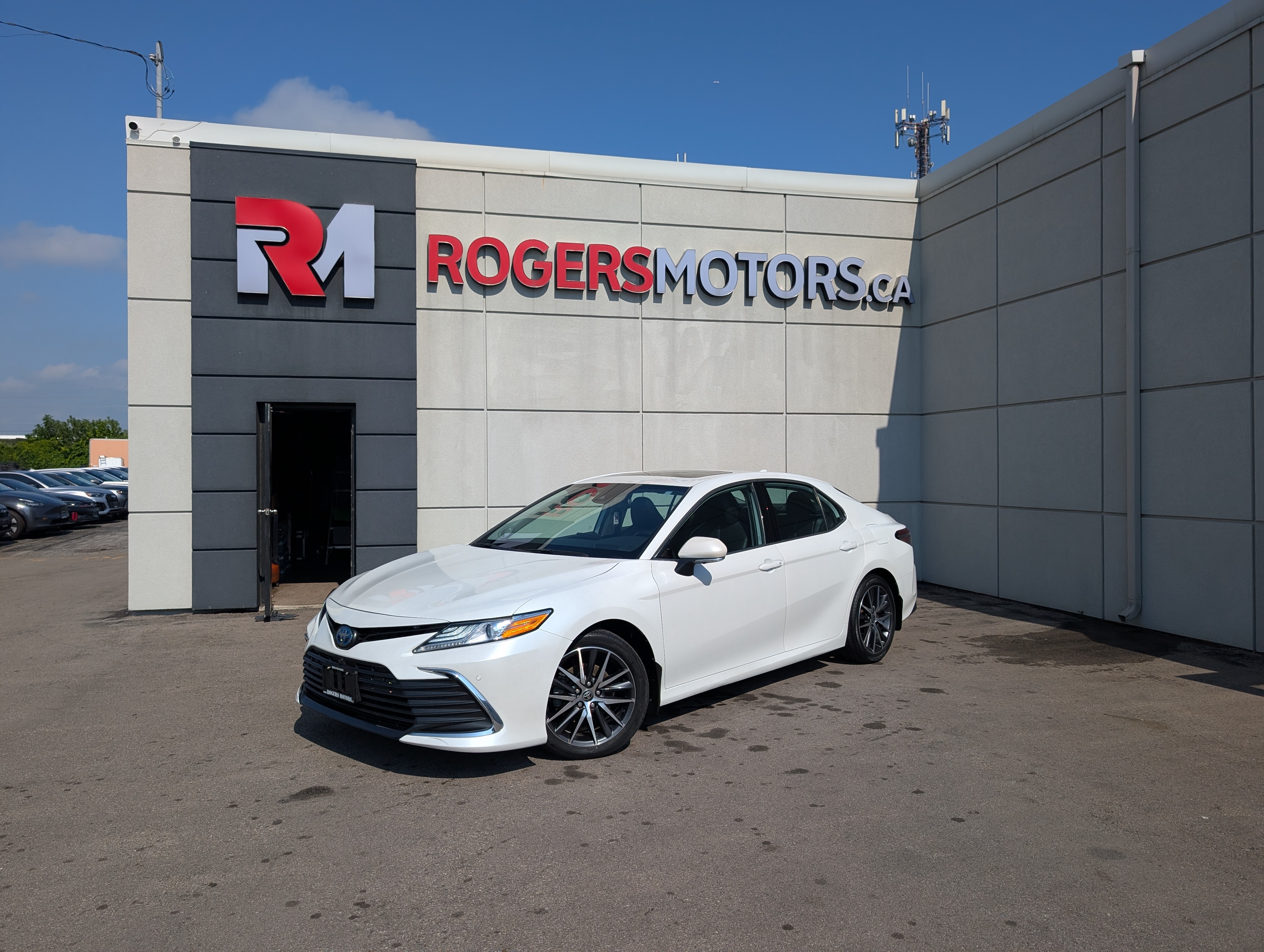 2022 Toyota Camry Hybrid XLE - NAVI - SUNROOF - LEATHER - 360 CAMERA