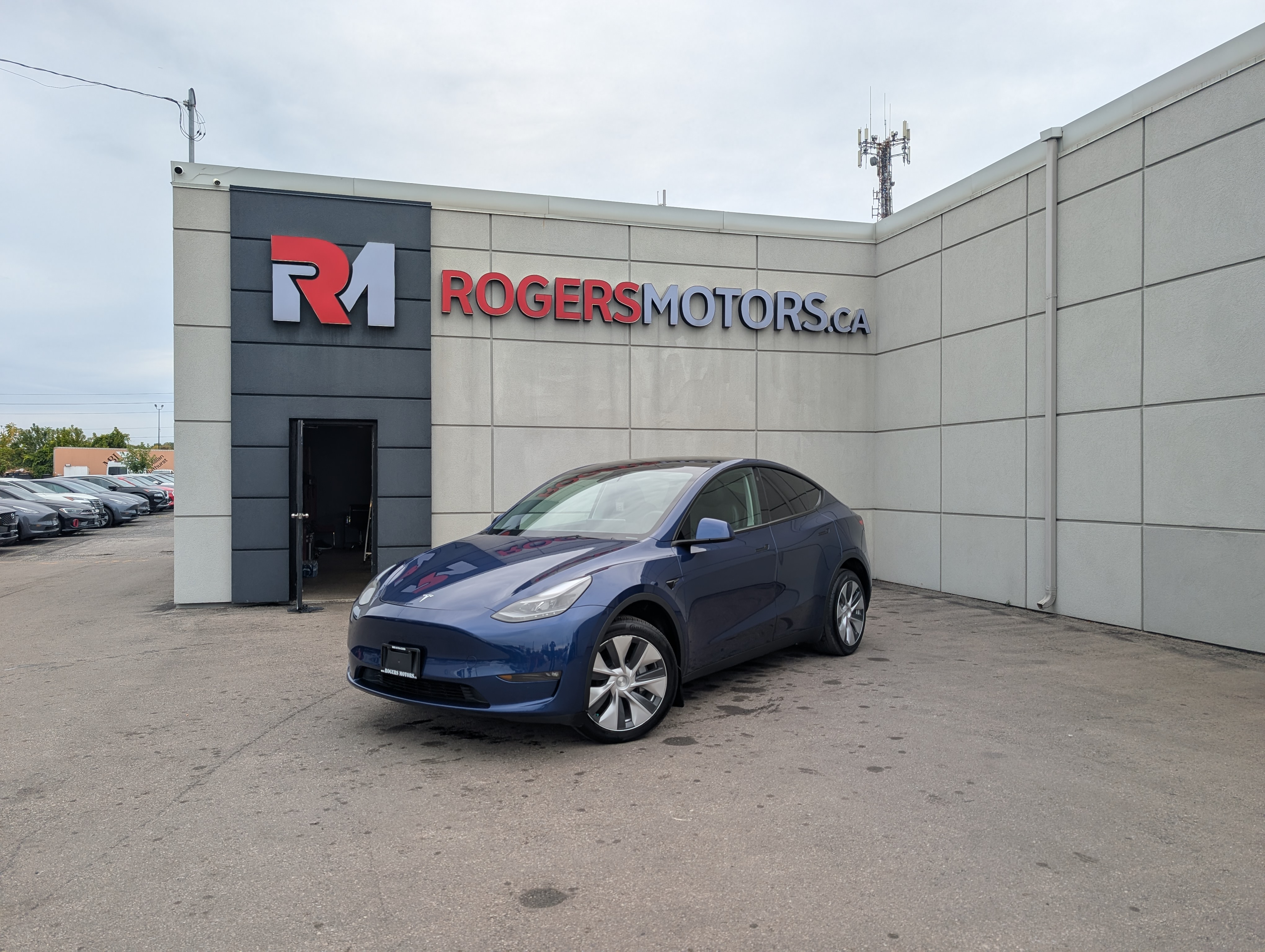 2023 Tesla Model Y LONG RANGE AWD - DUAL MOTOR